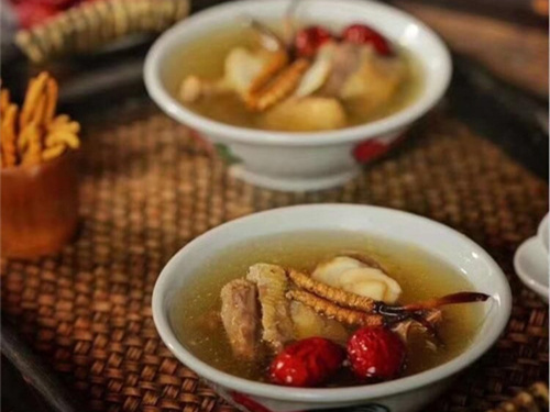 冬蟲夏草可以直接食用嗎？冬蟲夏草常用于燉煮